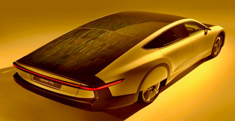 Makina e parë në botë me asistencë diellore është gati për prodhim – Drejtuesit mund të kalojnë muaj me vetëm një karikim! (FOTOT)