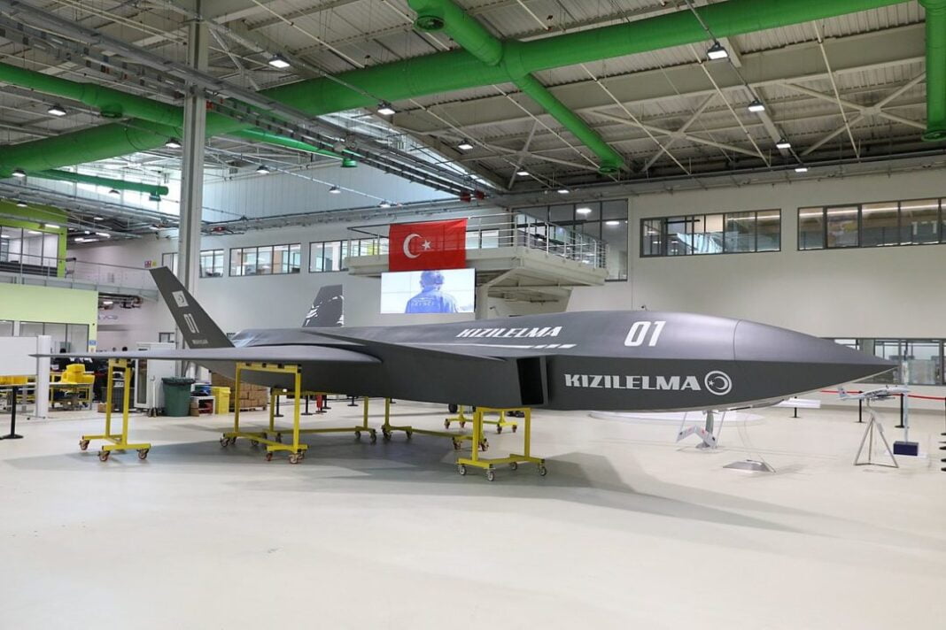 Turqia prezanton “Mollën e kuqe”, dronin që mund të ndryshojë konceptin e luftës ajrore