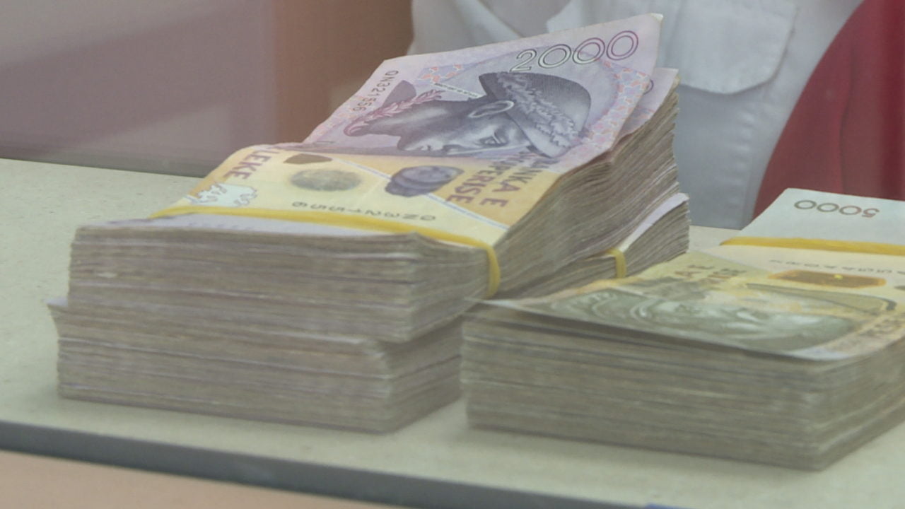 BONOT E THESARIT frame 979 1280x720