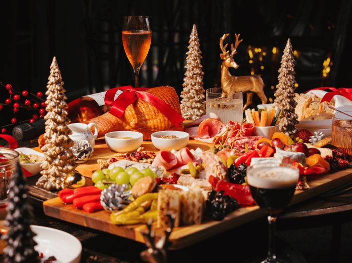 Sa do të kushtojë “tryeza festive” me çmimet e “kripura”? – Llogaritja për 4 persona: 29.8% më e shtrenjtë se një vit më parë!