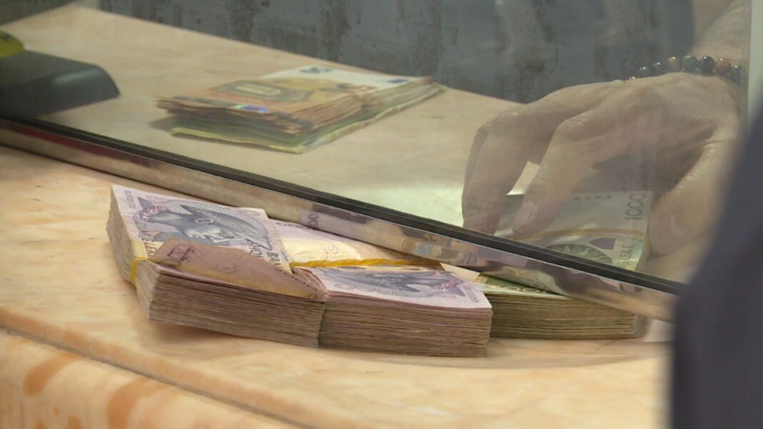 BONOT E THESARIT frame 1366 1280x720