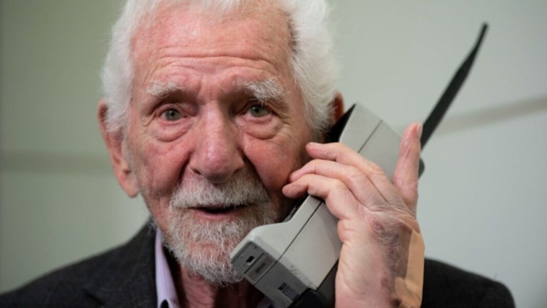 Njeriu që kreu thirrjen e parë celulare