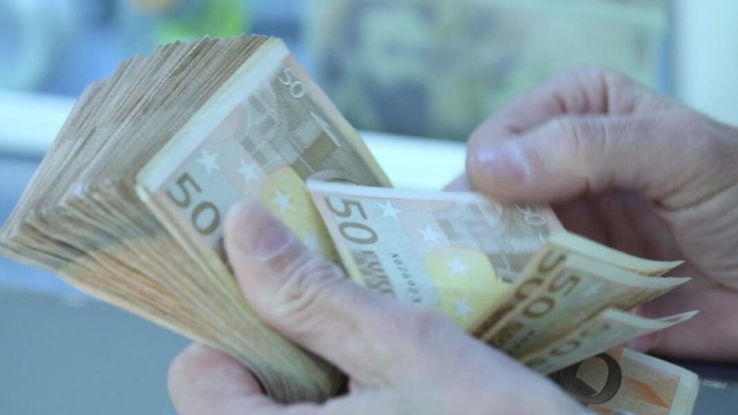 Kredia në lek bëhet më e leverdishme se ajo në euro 1280x720