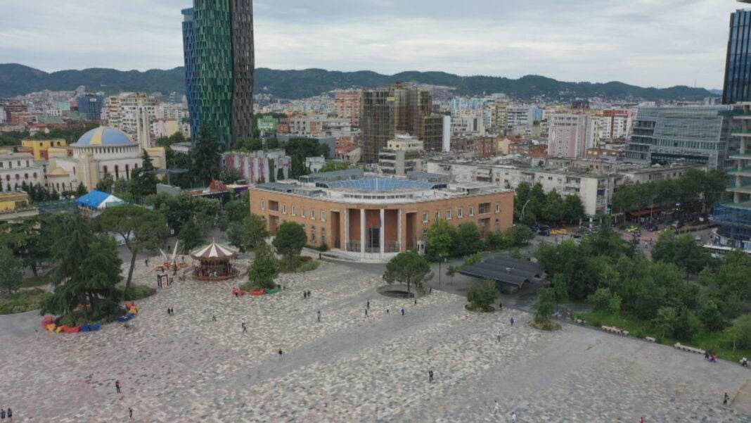 KR RRITEN LEHTE KREDITE E KEQIJA frame 1192 1280x720