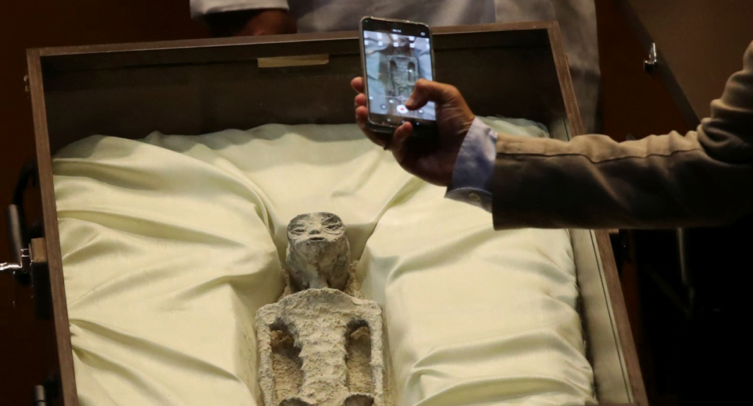 Dy “kufoma alienësh” 1000-vjeçare përpara Kongresit të Meksikës