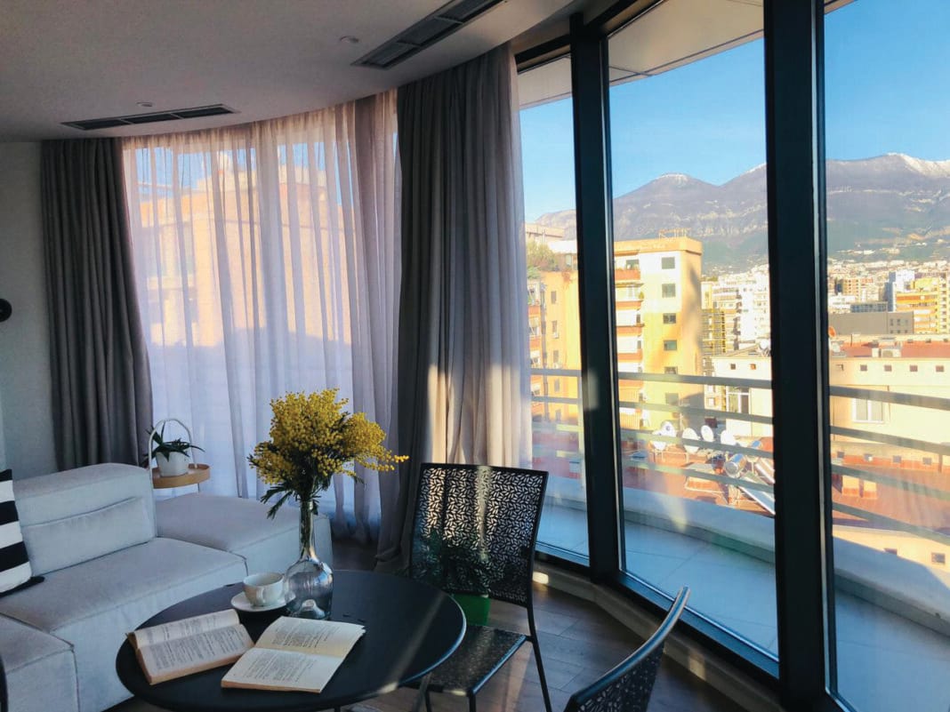 Kush jep shtëpinë me qira ditore do paguajë taksat e Ads