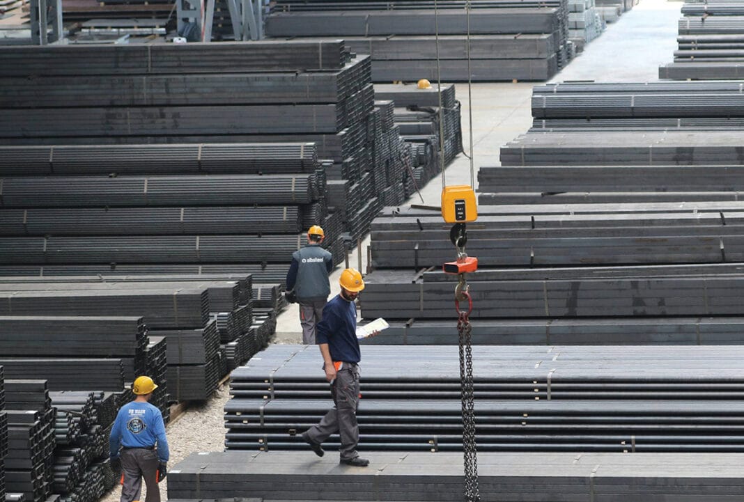 Industria ka hyrë zyrtarisht në recesion Ads