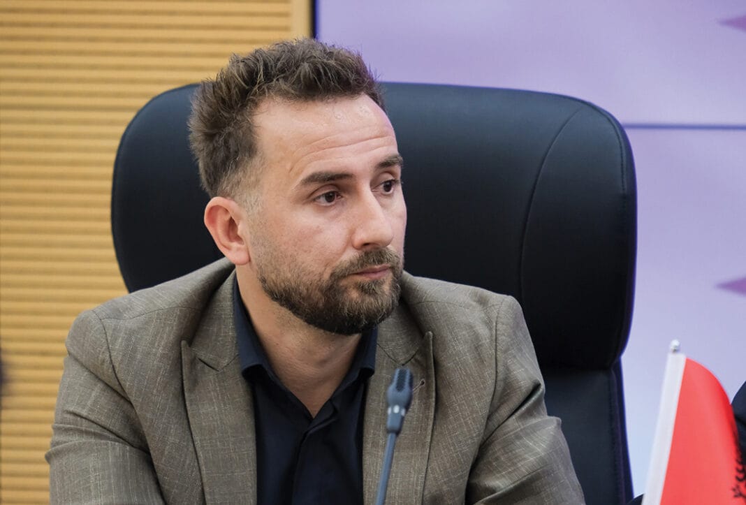 “Përditësimi i kontratave të energjisë, çfarë përfshin procesi dhe kush Ads