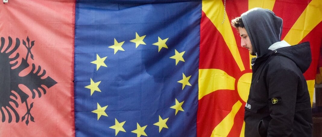 Anketa: Historia dhe nacionalizmi mbajnë peng integrimin ekonomik të rajonit Anketa: Historia dhe nacionalizmi mbajnë peng integrimin ekonomik të rajonit