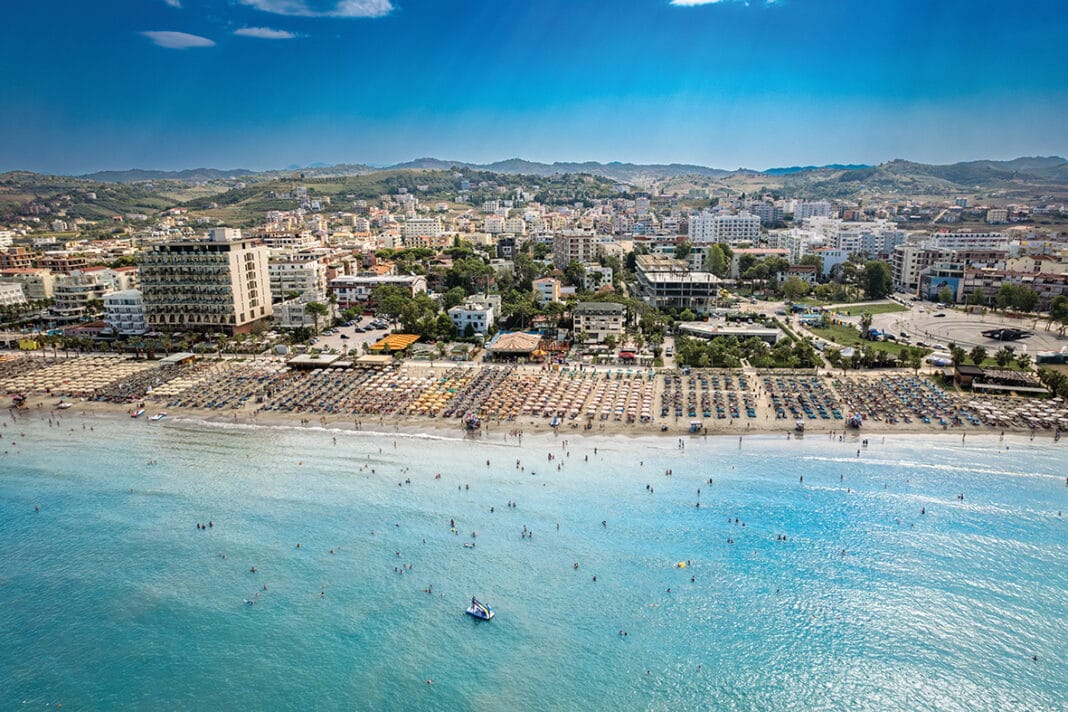 Vera turistike në Golem po humbet shkëlqimin Vera turistike në Golem po humbet shkëlqimin