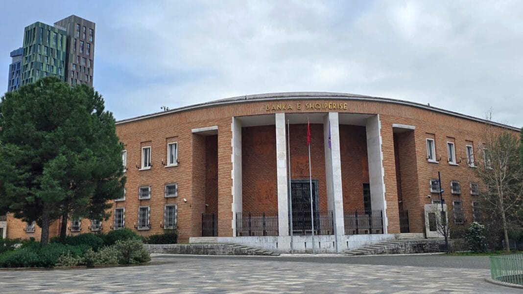 Mbështetja e sektorit bankar në financimet e BSH është më e ulët këtë vit
