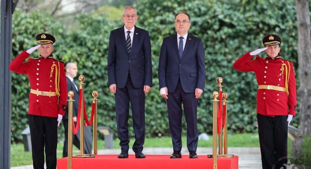 Austria shpreh interes gjeopolitik dhe ekonomik në Shqipëri por paralajmëron: ‘Bëni kujdes me pasaportat e arta’!