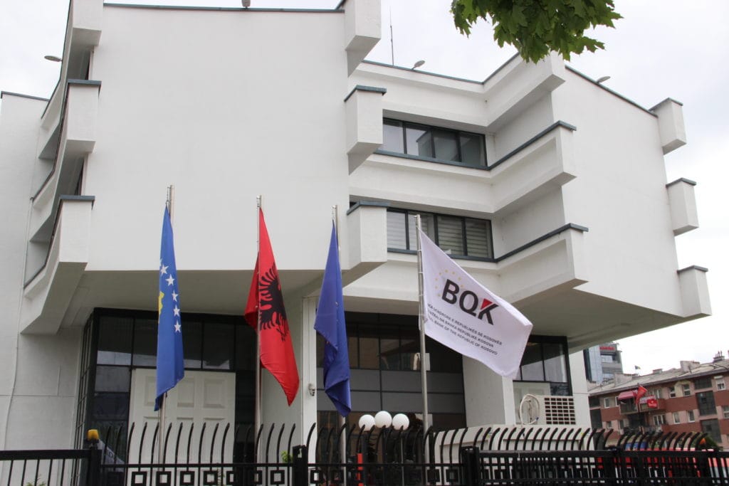 BQK me parashikim të zymtë për ekonominë e Kosovës: Rritja BQK me parashikim të zymtë për ekonominë e Kosovës: Rritja bie në 3.5%, inflacioni arrin në 6.7%