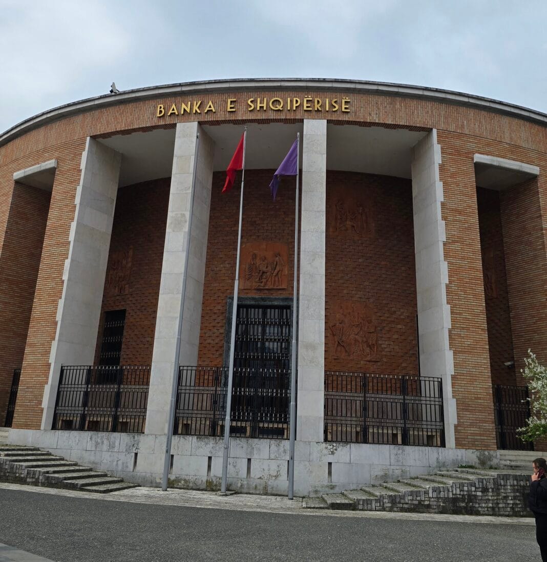 BSH mban të pandryshuar normën bazë në 2.5%, inflacioni pritet BSH mban të pandryshuar normën bazë në 2.5%, inflacioni pritet të ngjitet përkohësisht mbi objektiv