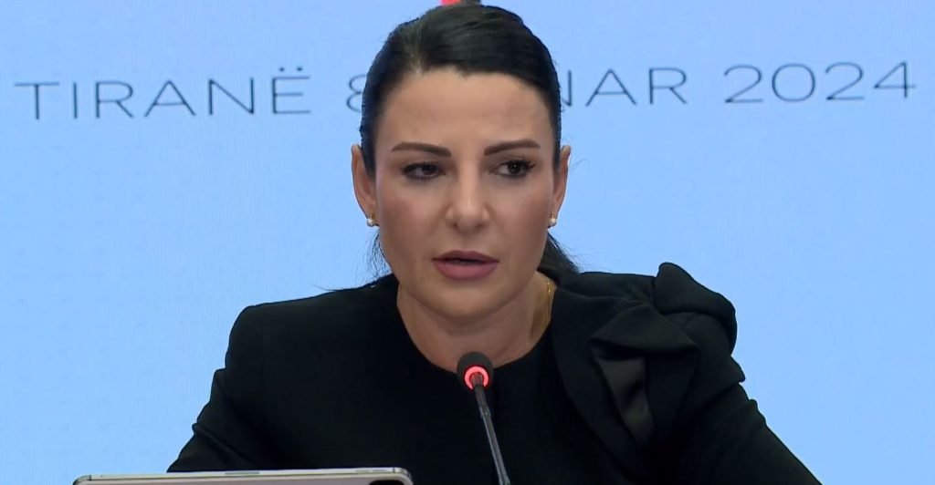 Balluku thirrje bizneseve: Mos bini pre e abuzimit duke blerë dokumentacione për parqe fotovoltaike!