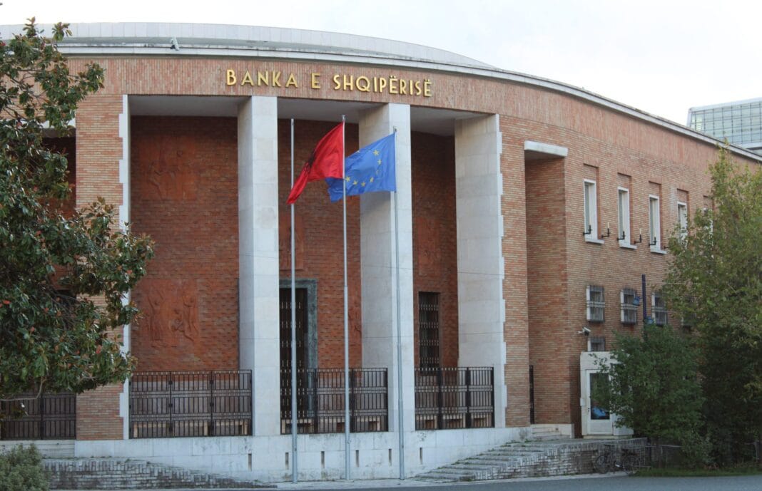 Banka e Shqipërisë ndërhyn përsëri në tregun valutor për të Banka e Shqipërisë ndërhyn përsëri në tregun valutor për të frenuar rënien e euros