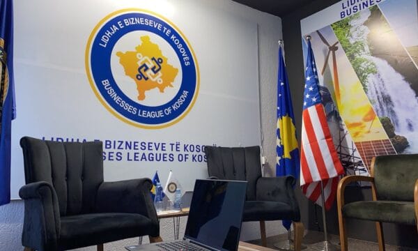 Bizneset kërkojnë zgjidhje urgjente: Kosovës i duhet stabilitet institucional dhe Bizneset kërkojnë zgjidhje urgjente: Kosovës i duhet stabilitet institucional dhe ekonomik