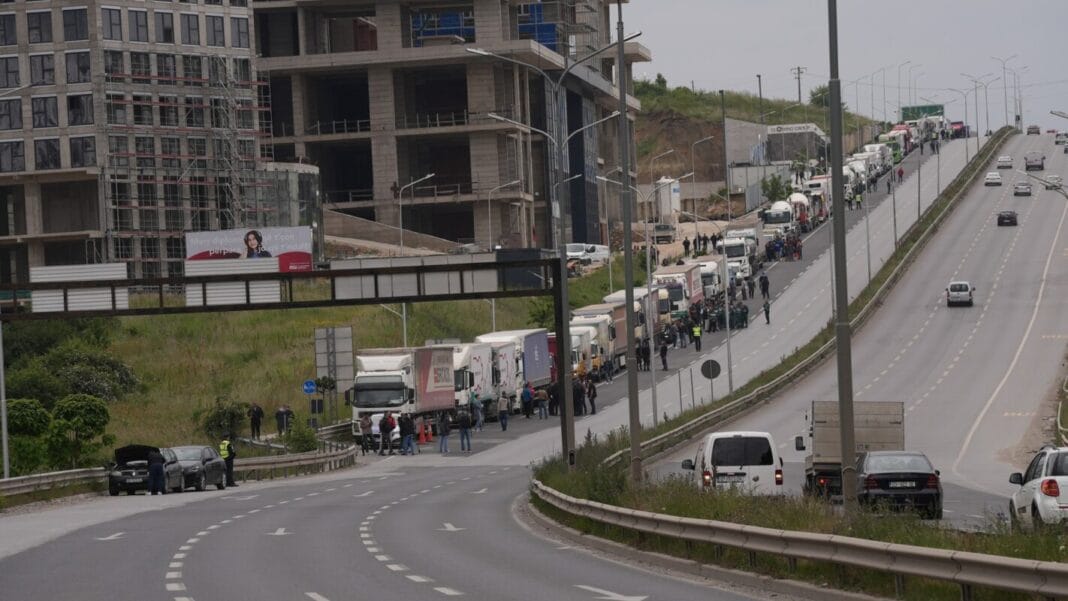 Bllokohen hyrje-daljet e Prishtinës, bizneset protestë kundër liberalizimit të tregut Ads