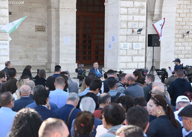 “Bojkotim sezonit të provimeve nëse nuk plotësohen kërkesat” – Pedagogët paralajmërojnë qeverinë: Rikthehemi në mësim për ta pezulluar përsëri në shkurt