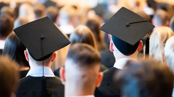 Britania shtrëngon më tej rregullat për shtetasit e huaj: Ndalohen Britania shtrëngon më tej rregullat për shtetasit e huaj: Ndalohen studentët që nuk janë të regjistruar në universitetet më të mira!