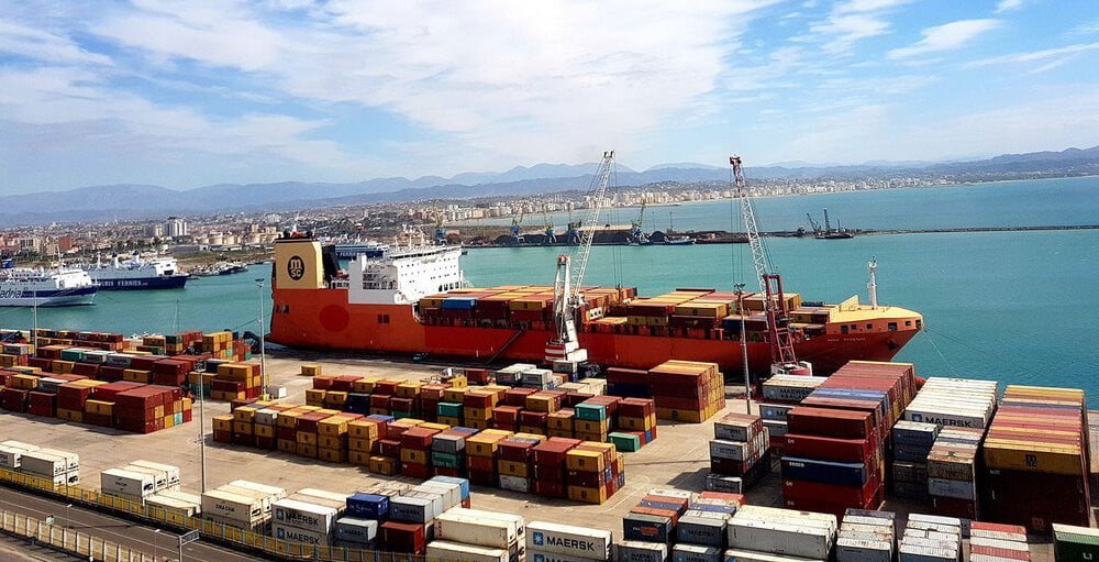 Çfarë eksportuam më shumë në vitin 2023? – Industria fasone Çfarë eksportuam më shumë në vitin 2023? – Industria fasone më e goditura. Me rënie paraqiten edhe lëndët djegëse