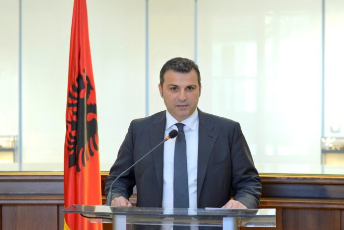 “Çmimet do vijojnë tendencën rënëse në 2023” – Guvernatori i BSH: Pavarësisht sfidave, bilancet e familjeve dhe biznesit do jenë pozitive