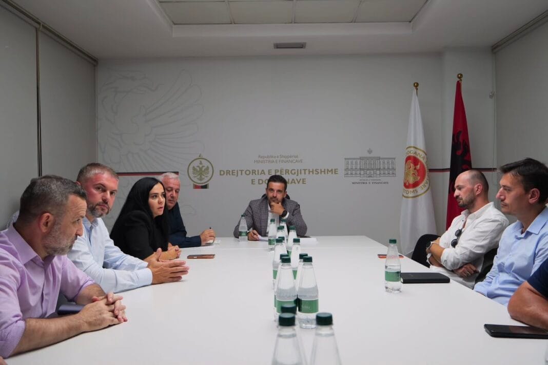 Doganat dialog me operatorët ekonomikë për zbatimin e sistemit të Doganat dialog me operatorët ekonomikë për zbatimin e sistemit të përmirësuar të pullave fiskale