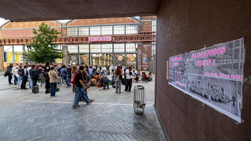 Franca i bashkohet ‘periferisë’ së Eurozonës teksa kriza thellohet Ads