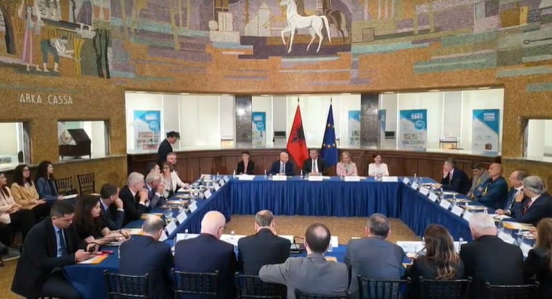 Guvernatori i Bankës së Austrisë: Kriza gjeopolitike, efekte më të Guvernatori i Bankës së Austrisë: Kriza gjeopolitike, efekte më të kufizuara në ekonominë europiane