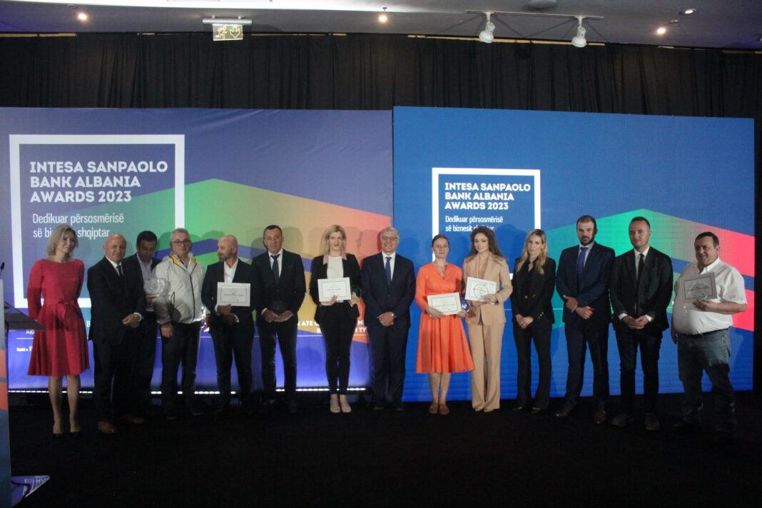 Intesa Sanpaolo Bank Albania paraqet fituesit e edicionit të parë “Intesa Sanpaolo Bank Albania Awards”