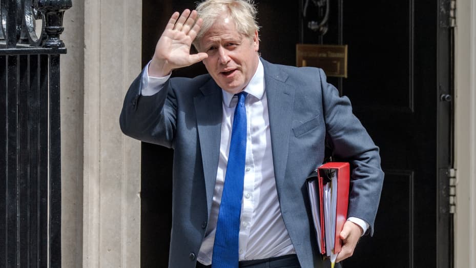 Johnson fiton 276 mijë paund nga leksionet – Ish-kryeministri britanik Johnson fiton 276 mijë paund nga leksionet – Ish-kryeministri britanik “rizbulon” veten si profesor