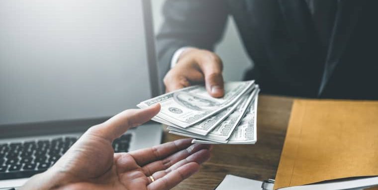 Ku po marrin më shumë kredi qytetarët? – Në Elbasan, Ku po marrin më shumë kredi qytetarët? – Në Elbasan, rritja më e madhe e huasë. Lezha, e vetmja me rënie