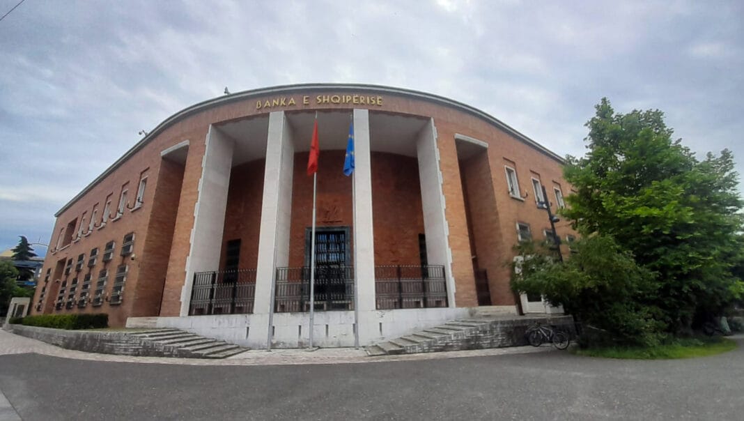 Ligji i ri i BSH eliminon Inspektorin e Përgjithshëm, Auditin e propozon vetë Guvernatori