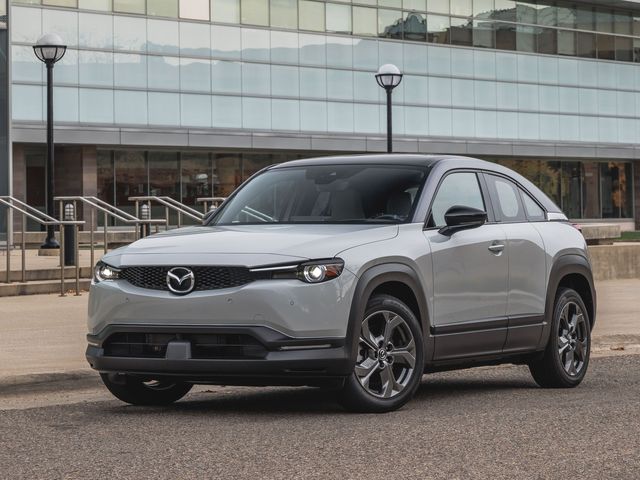 Mazda rrit objektivin e shitjeve të makinave elektrike në 40% Mazda rrit objektivin e shitjeve të makinave elektrike në 40% deri në vitin 2030