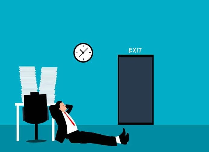 Menaxheri financiar ankohet se po paguhet 128 mijë dollarë në vit “për të mos bërë asgjë”!