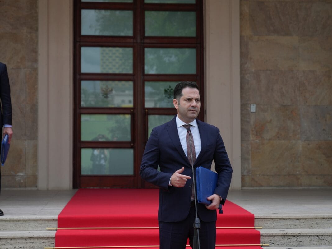 Ministri Malaj: Pullat fiskale të mallrave të akcizës me sistem Ministri Malaj: Pullat fiskale të mallrave të akcizës me sistem gjurmueshmërie dhe barkod