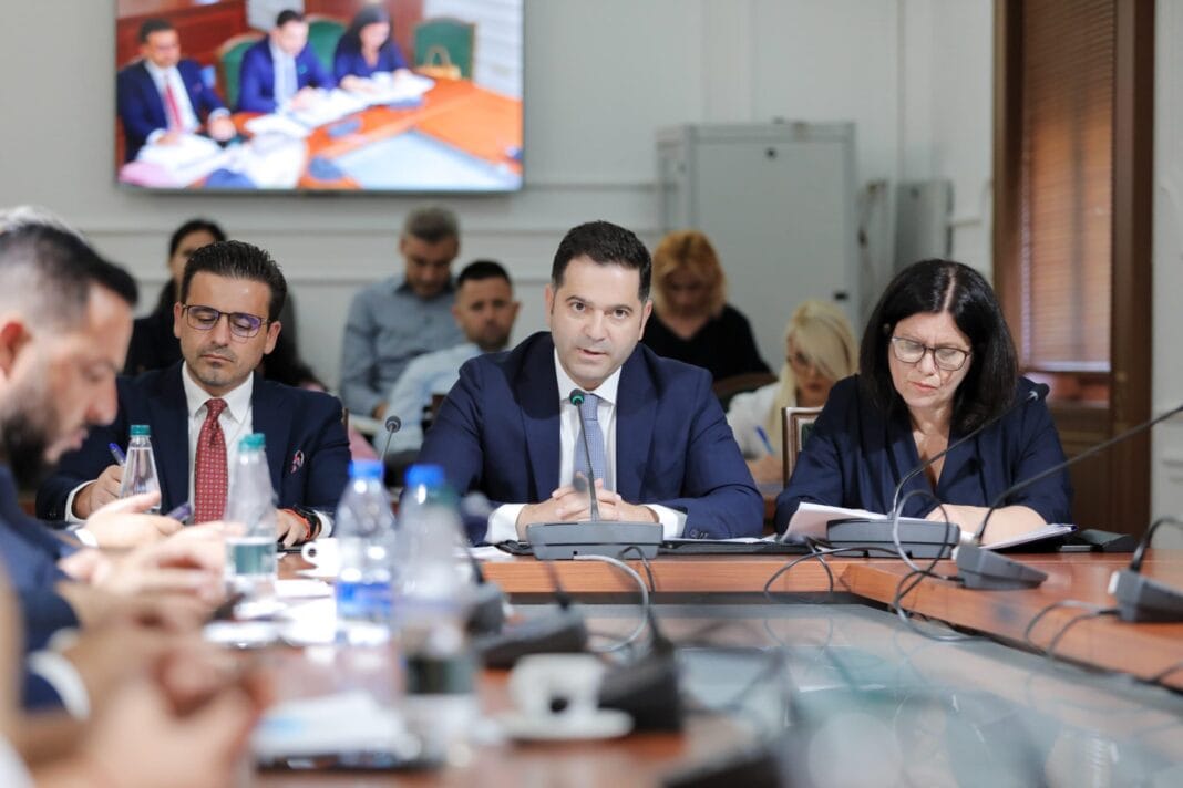 Ministri i Financave: Nga ndryshimet në buxhet do rialokohen 120 Ministri i Financave: Nga ndryshimet në buxhet do rialokohen 120 mln euro fonde