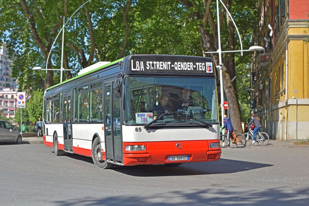 Ministria e Financave: Transporti urban përjashtohet nga detyrimi për POS Ministria e Financave: Transporti urban përjashtohet nga detyrimi për POS në autobusë