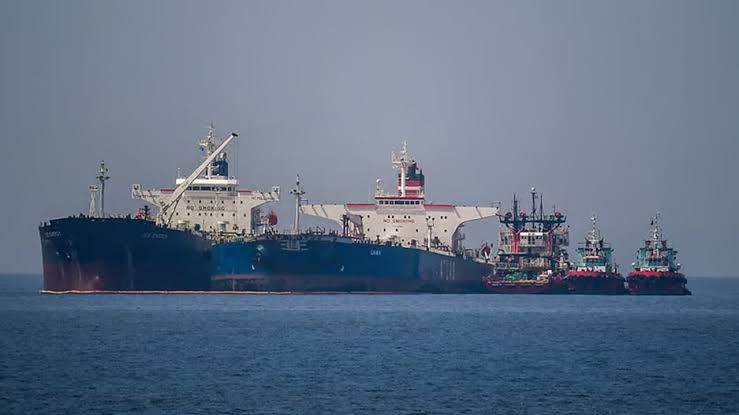 Nafta rritet me mbi 3%, ndërsa sulmet e reja kërcënojnë Nafta rritet me mbi 3%, ndërsa sulmet e reja kërcënojnë transportet përmes Ngushticës së Hormuzit