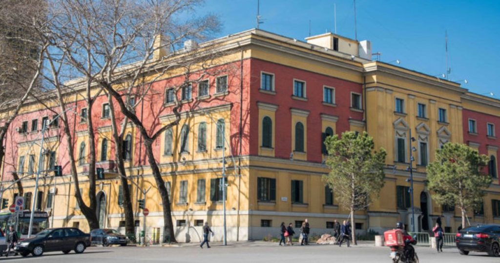 Ndarja e financave me ekonominë, ndryshime në qeveri – Duma Ndarja e financave me ekonominë, ndryshime në qeveri – Duma i bashkohet kabinetit. Manjani e Yzeiraj kalojnë në ministrinë e re