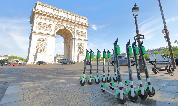 Parisi ndalon dhënien me qira të skuterave elektrikë – Arsyeja, Parisi ndalon dhënien me qira të skuterave elektrikë – Arsyeja, shqetësimet në rritje për sigurinë publike, përfshirë trotuaret