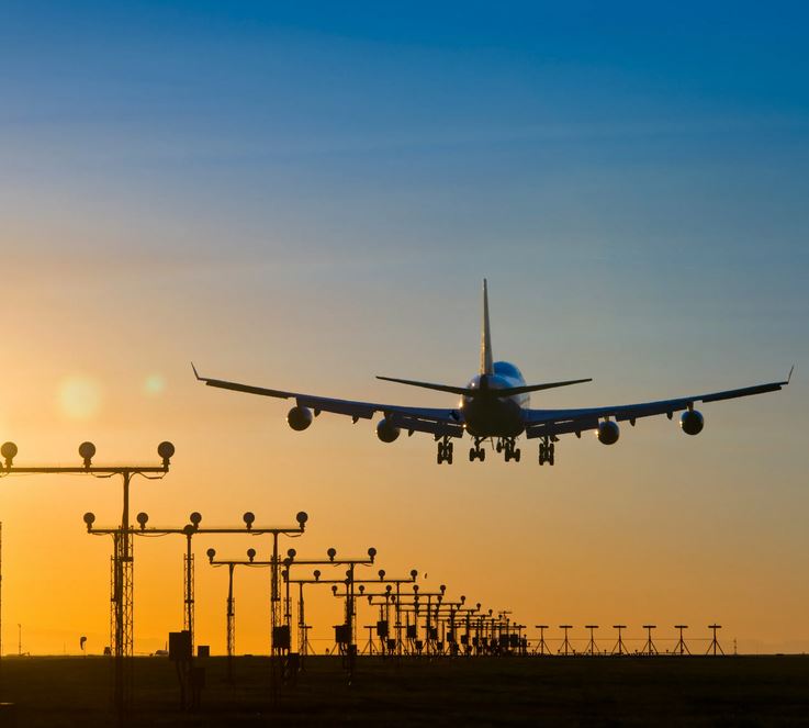 Pasagjerët nga ajri shënojnë rritje në 64.7% – INSTAT: Tregtia e mallrave arriti në 571 ton