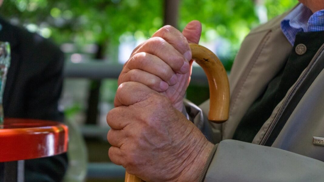 Pensionist me Bastum