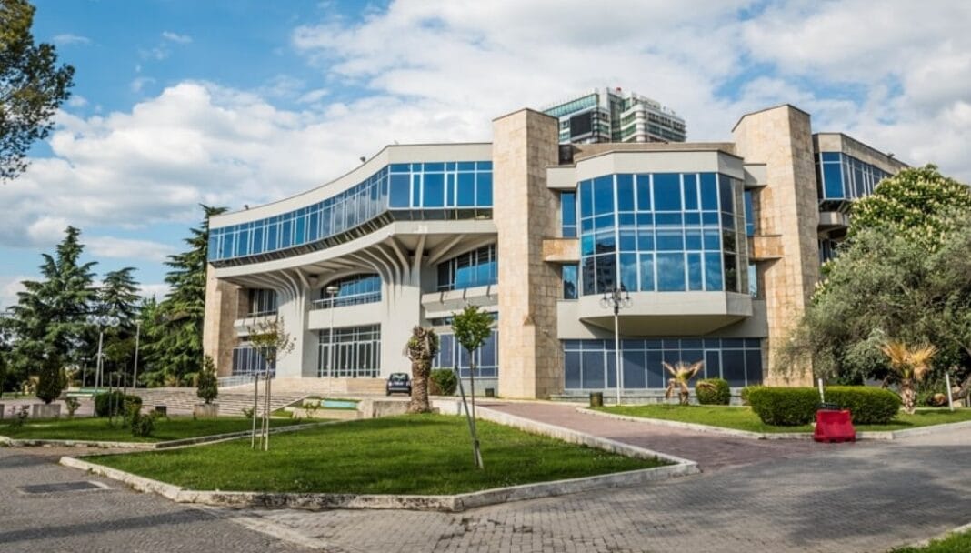 Qeveria do t’ia japë edhe Pallatin e Kongreseve privatit, ta Ads