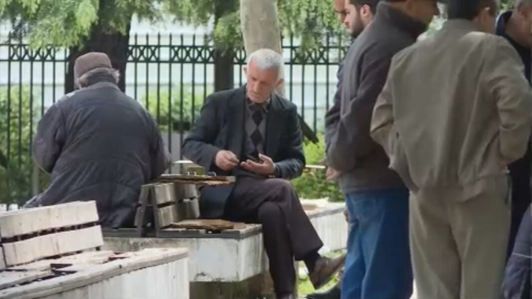 Rreziku nga politikat e zhbalancuara, rritja e pagave pa indeksuar PENSIONISTET DHE CMIMET frame 1592 1280x720