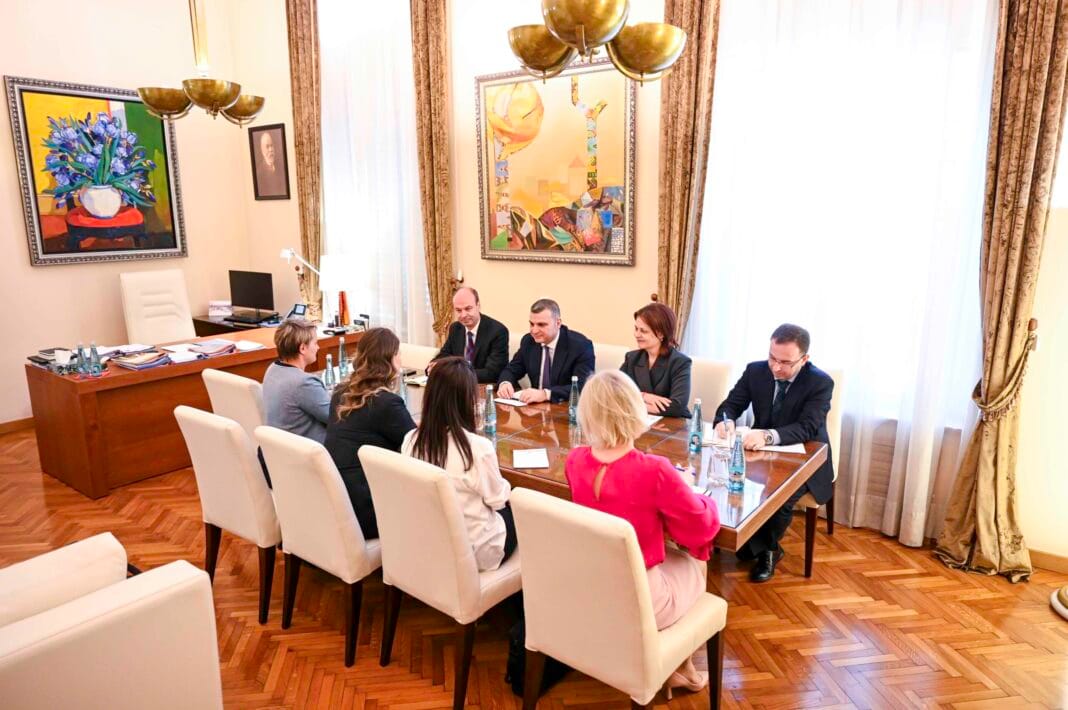 Sejko pret drejtuesit e BERZH: Sektori bankar po mbështet ndryshimet Sejko pret drejtuesit e BERZH: Sektori bankar po mbështet ndryshimet strukturore në ekonomi