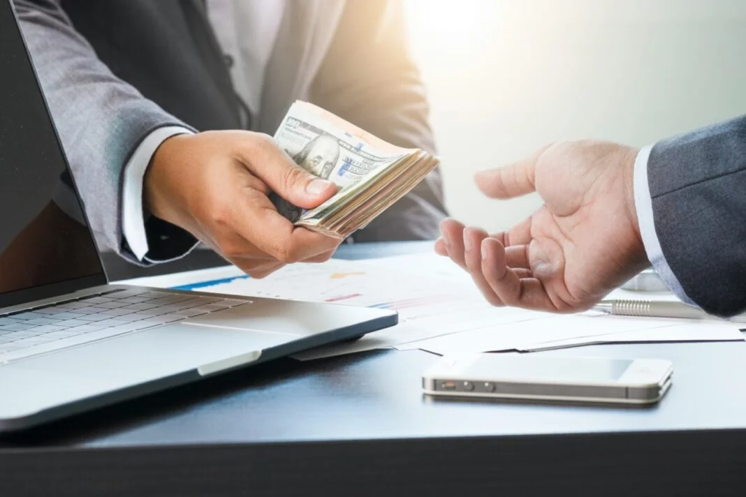 Shtrenjtimi i huave, bizneset rrisin çmimet – Norma mesatare e kredive shkoi këtë vit 6.4%, nga 5.8% në 2022. Ndikoi inflacioni
