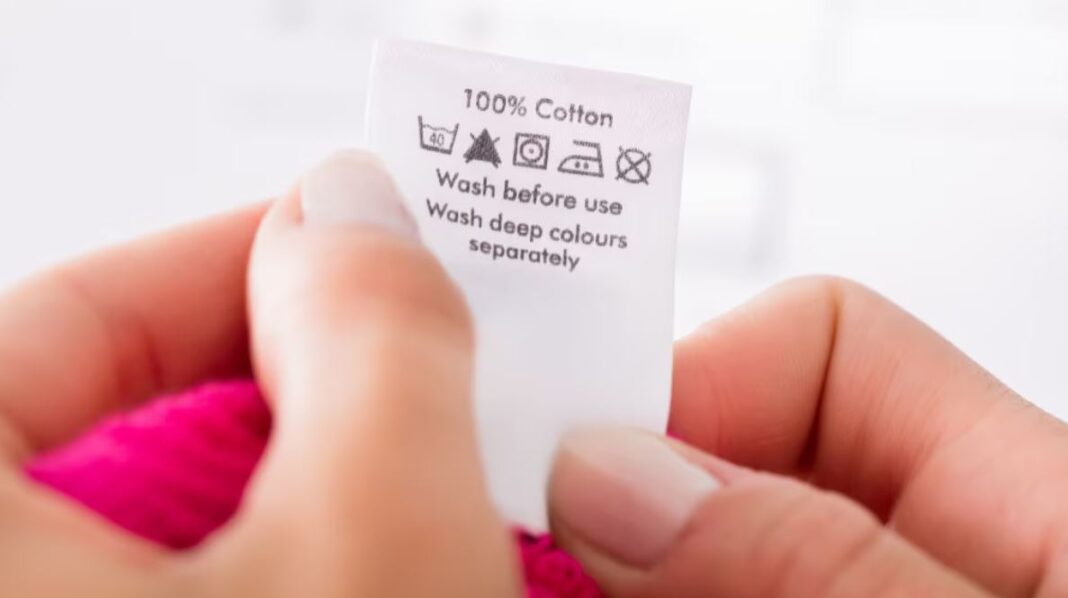 Studiuesit kanë shpikur një etiketë optike që lehtëson riciklimin e Studiuesit kanë shpikur një etiketë optike që lehtëson riciklimin e rrobave!