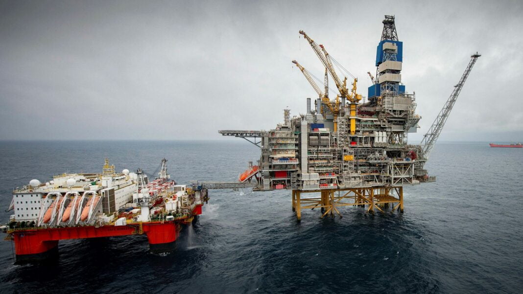 Taksë “surprizë” për prodhuesit e naftës në Detin e Veriut – Britania rrit deri në 35% taksën për të “mbushur” financat publike