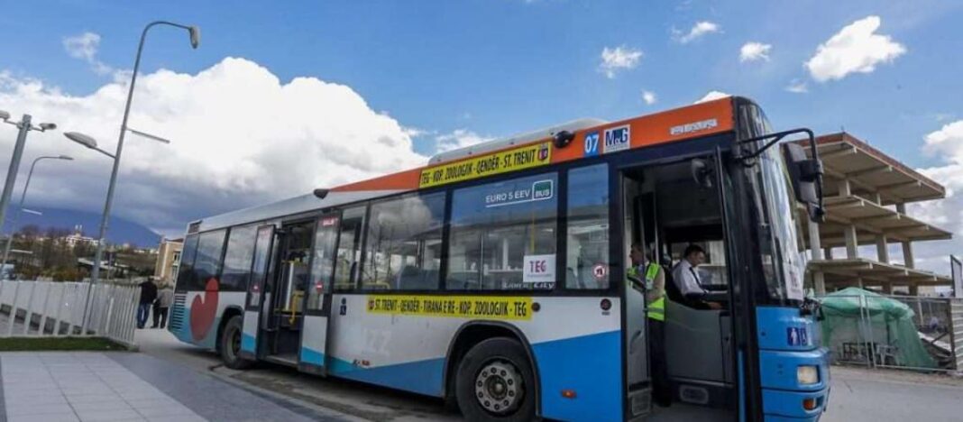 Të rishikohen tarifat për transportin publik! – FMN: Reduktimi i TVSH-së nuk ka funksionuar për shtimin e autobusëve elektrikë
